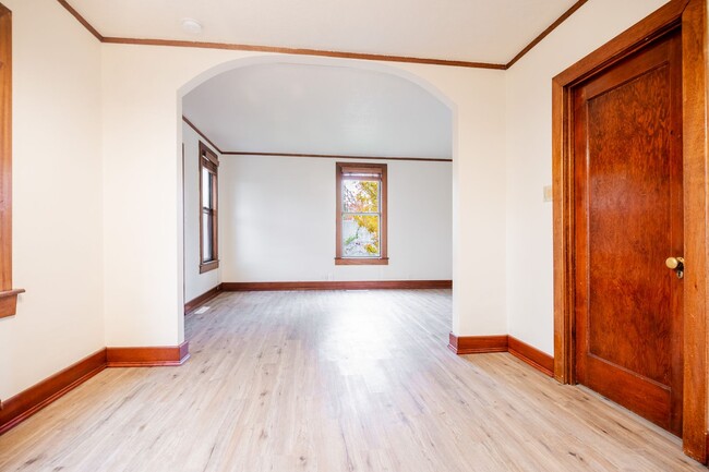 Primary Photo - HALF OFF FIRST MONTH - Large 3BR PLUS Bonu...