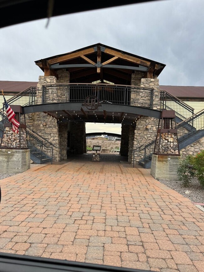 Building Photo - 4 BR Laughlin Ranch Golf Estate Utilities included, Fully furnished on Bullhead Parkway