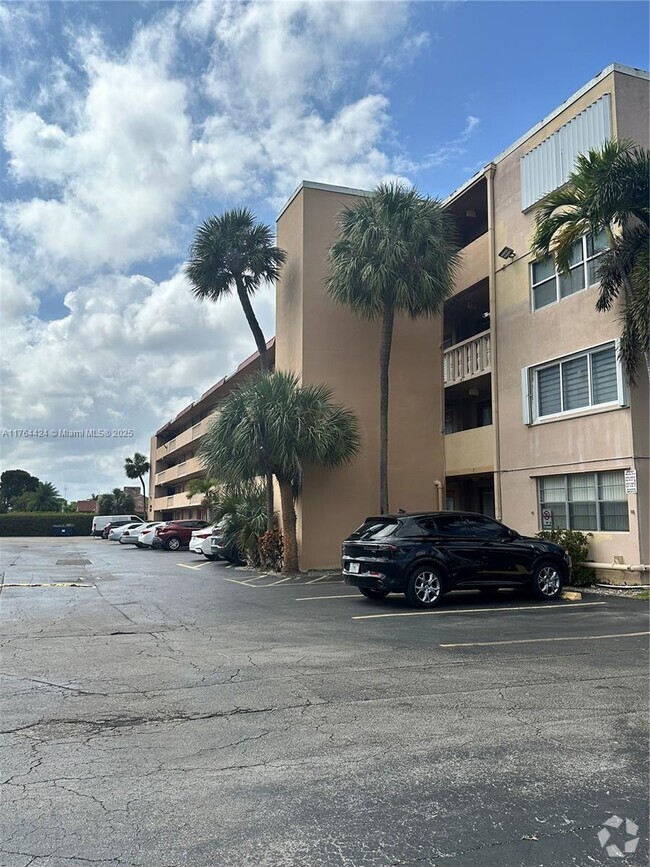 Building Photo - 1333 E Hallandale Beach Blvd