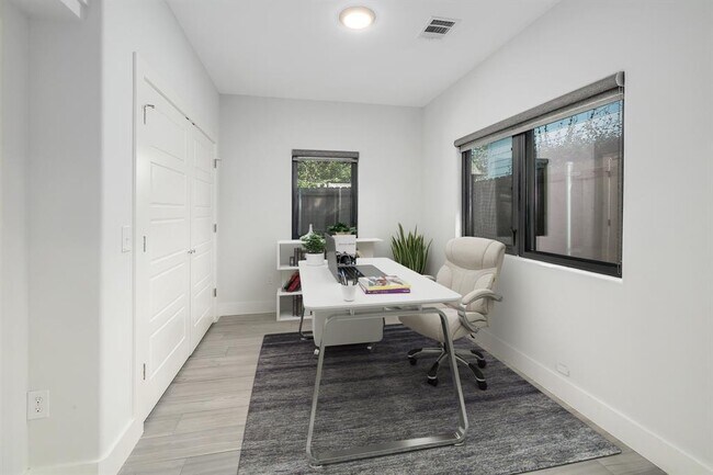 Building Photo - 702 Philco Dr