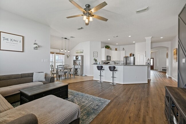 Building Photo - 8222 Groveland Hills Dr