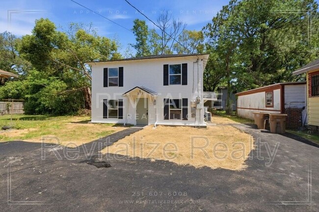 Building Photo - 377 Tuttle Ave