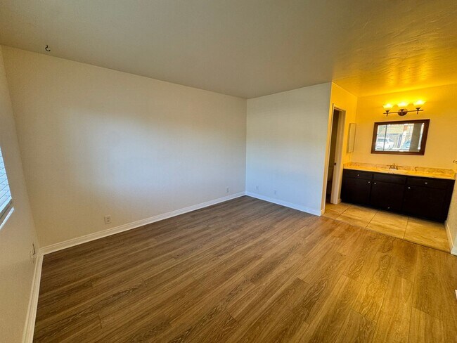 Building Photo - UPDATED2 Bed/2 Bath Alpine Oaks Condo