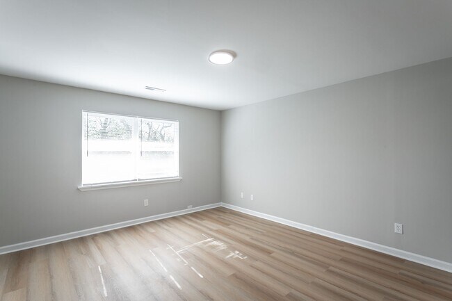 Building Photo - 2703 E 25th St