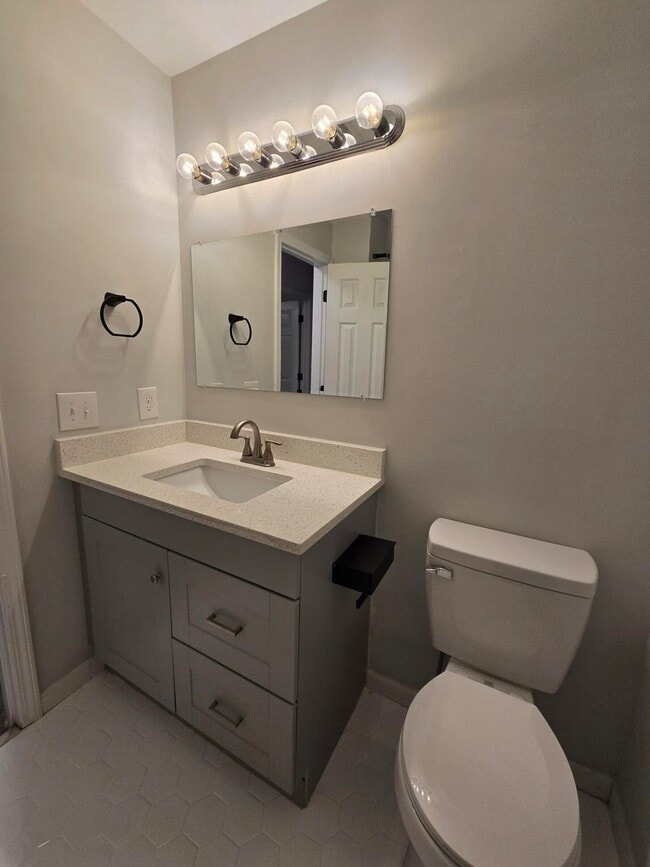 Building Photo - 620 Rainbow Dr