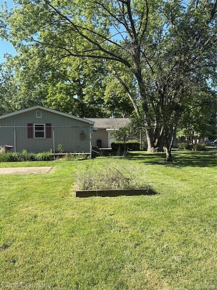 Building Photo - 6284 Woodsdale Dr