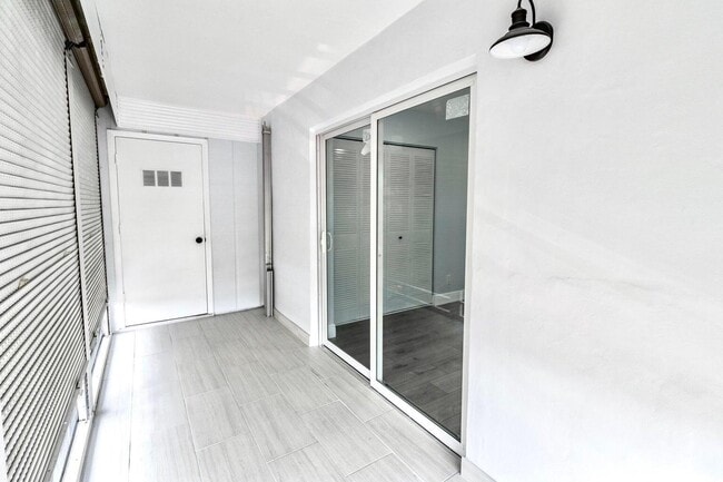 Building Photo - 29 Burgundy A