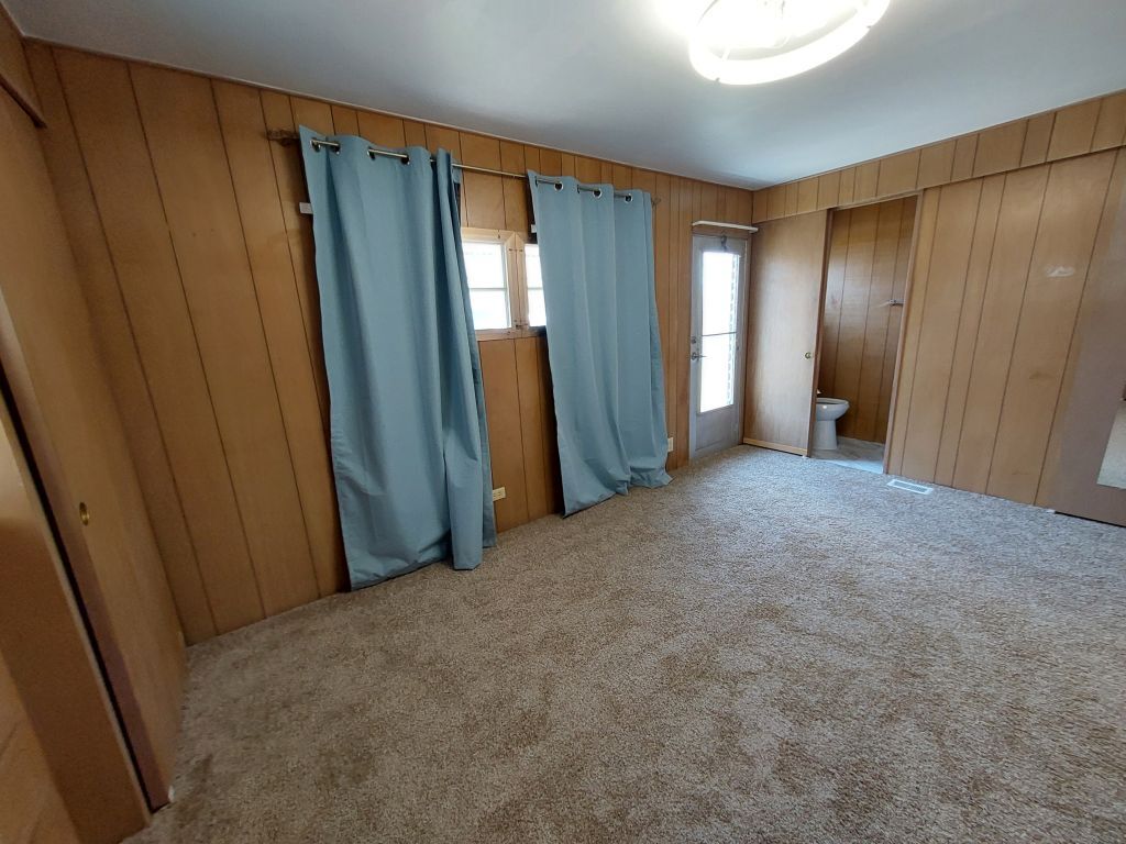 Building Photo - 810 51st Ave W