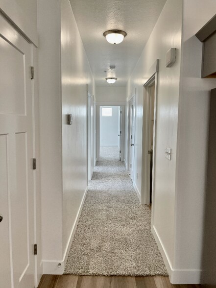 Building Photo - 701 N 380 W