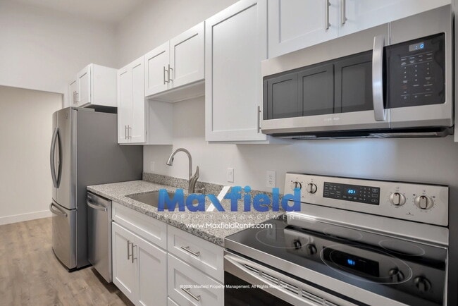Building Photo - Upstairs Unit - St George - Near Costco and Home Depot Available Now - 3 BD 2 BA 2 GAR