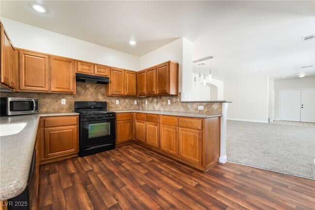 Building Photo - 9175 Sunken Meadow Ave