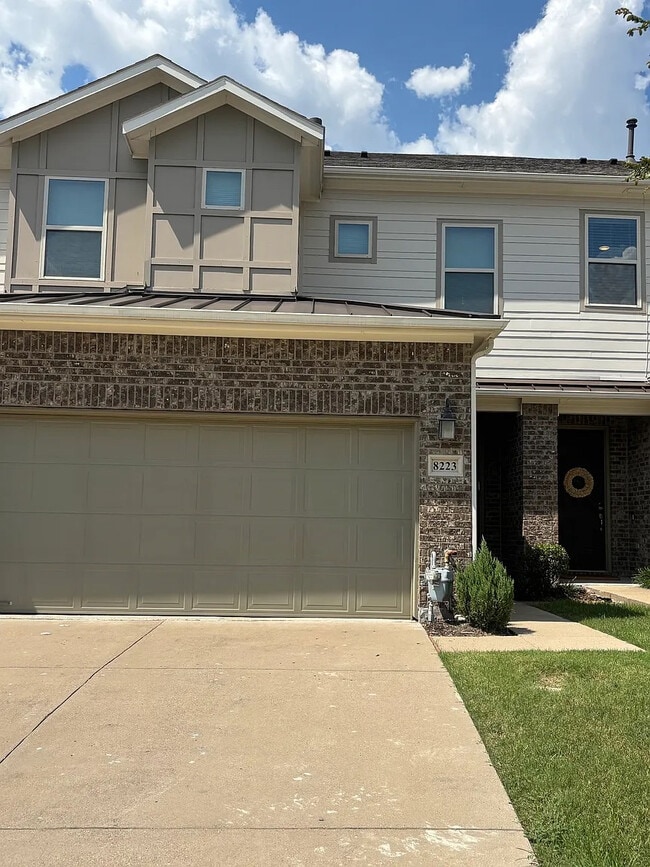 Primary Photo - Room in Townhome on Snapdragon Wy