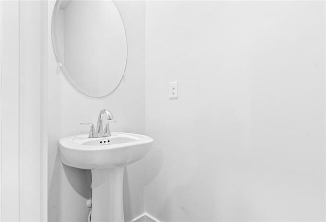 Building Photo - 1925 Westwind St