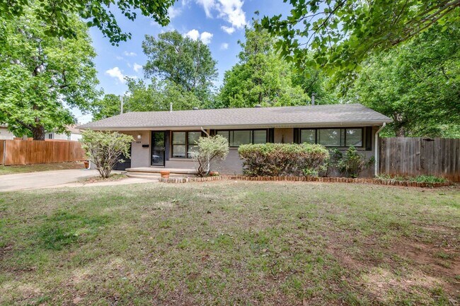 Building Photo - Spacious mid-century ranch home in Clegern