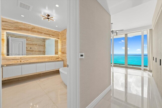 Building Photo - 17901 Collins Ave