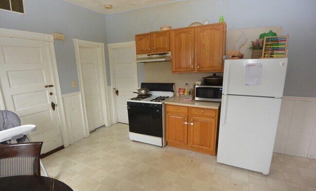 Building Photo - 10 Brackett St