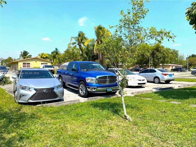 Building Photo - 5820 SW 27th St