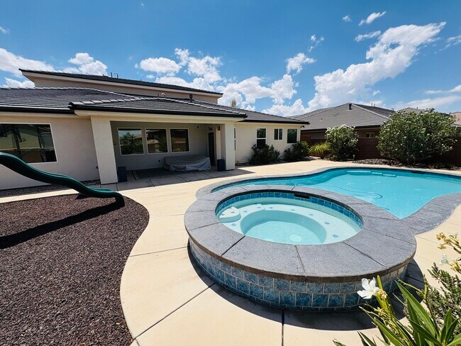 Building Photo - 2721 Hazel Dr