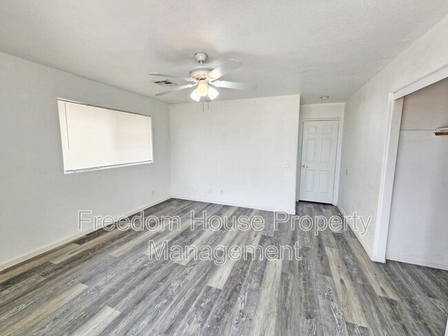 Building Photo - 2321 E Calvada Blvd