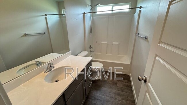 Building Photo - 164 N 450 W St