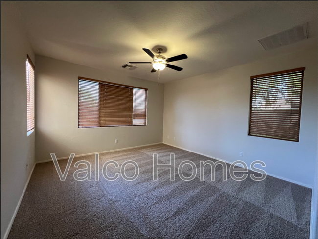 Building Photo - 1305 E Nightingale Ln