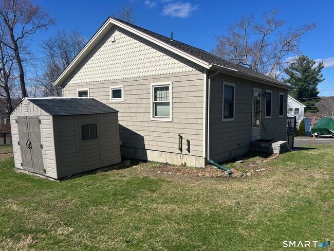 Building Photo - 332 Shore Dr