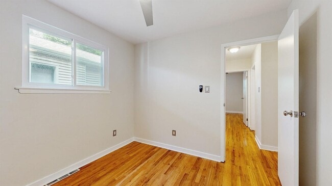 Building Photo - 273 W 254th St