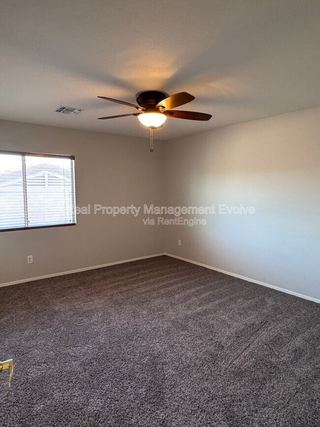 Building Photo - 10426 E Dolphin Ave