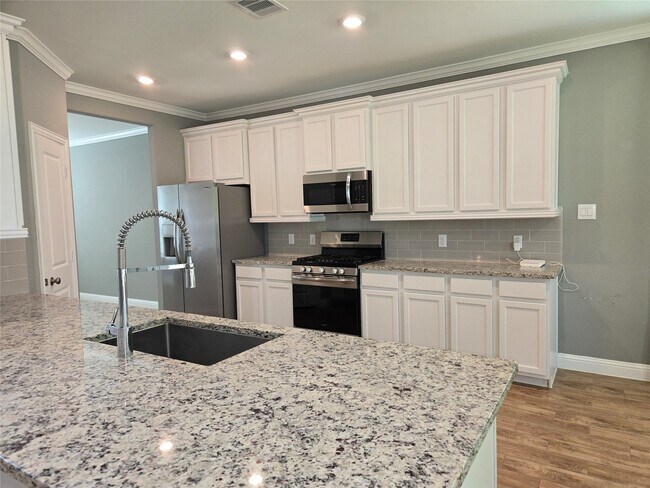Building Photo - 15227 Deseo Dr