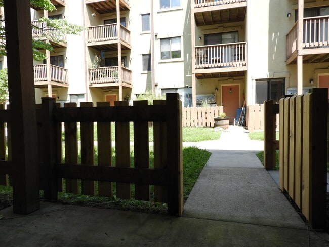 Building Photo - 1002 Linden Ave