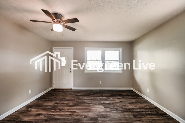 Building Photo - 4619 N Richardt Ave