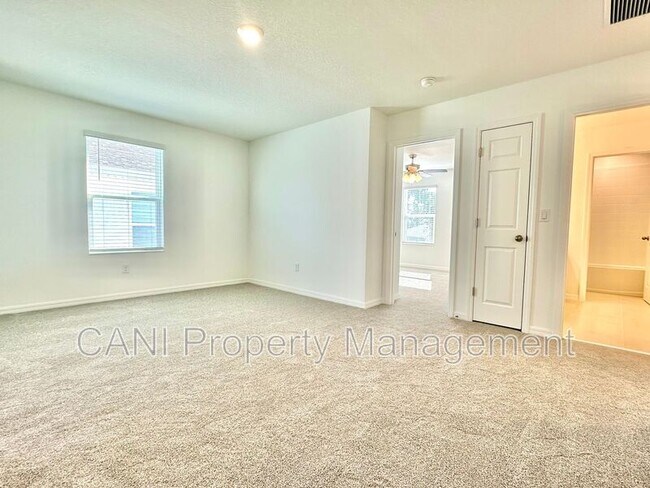 Building Photo - 1192 Happy Frst Lp