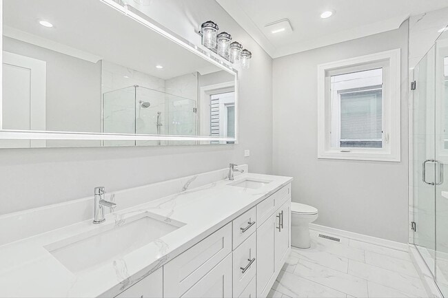 Building Photo - 6626 S Ingleside Ave