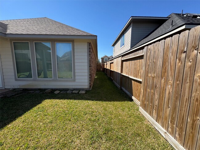 Building Photo - 5310 Royal Press Dr