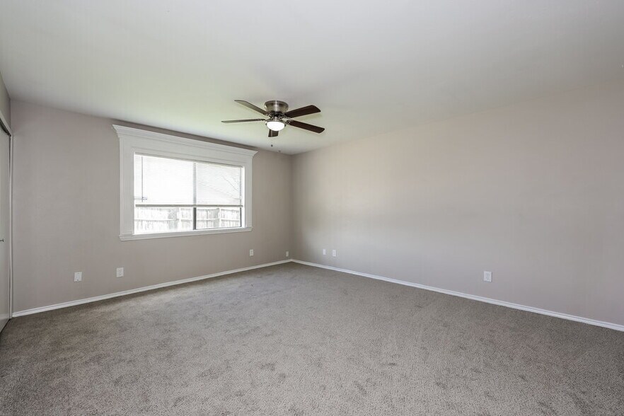 Building Photo - 114 S Young Blvd