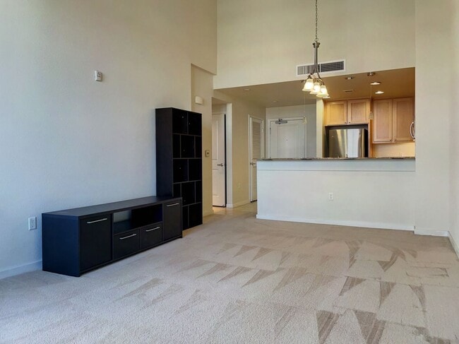 Building Photo - 1 Bed, 1 Bath Penthouse Level Condo w Park...
