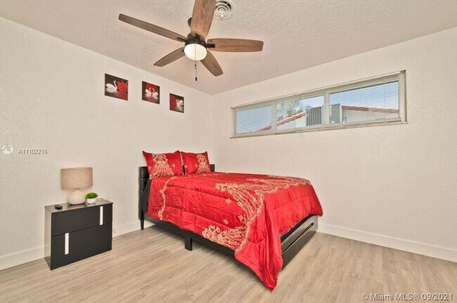 Building Photo - 5510 Pierce St