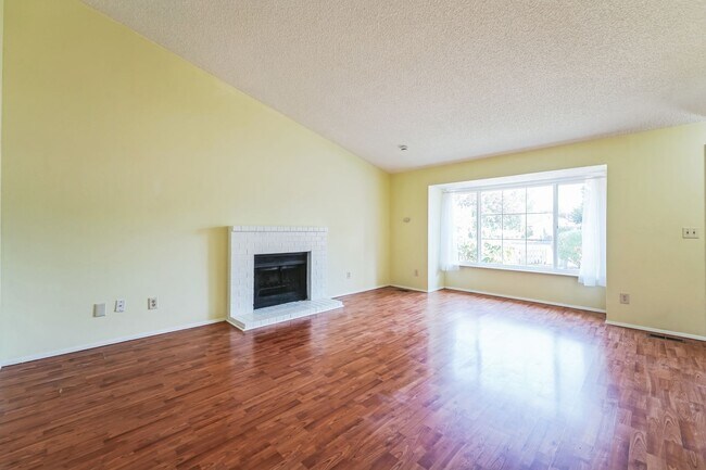 Building Photo - 2947 SE 43rd Ct