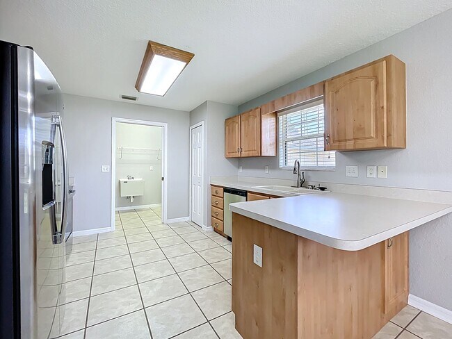 Building Photo - 2 Bedroom, 2 Bath | Lake Community | Dock & Boat Ramp Access