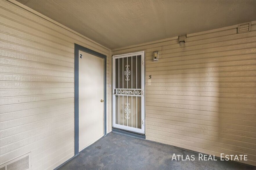 Building Photo - 467 S Memphis Way