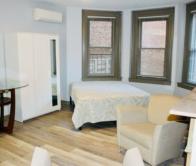 Building Photo - 842 Park Ave