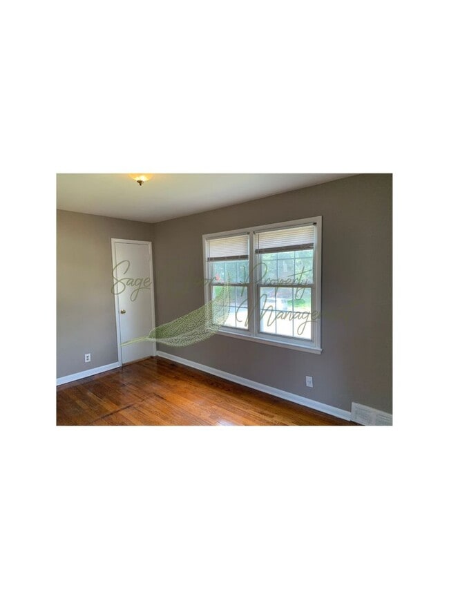 Building Photo - FRESH PAINT THROUGHOUT!!!