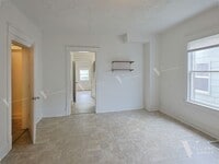 Building Photo - 1032 E Commercial St