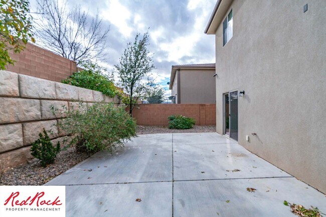 Building Photo - 4 Bedroom Home Near Golf Courses In St. George