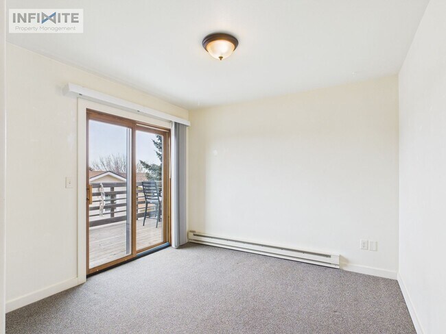 Building Photo - Super Comfy Two Bedroom Apartment