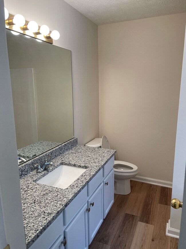 Primary bathroom - 407 Leslie Ct