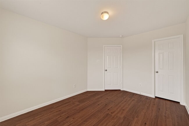 Building Photo - 726 Horseshoe Springs Ln