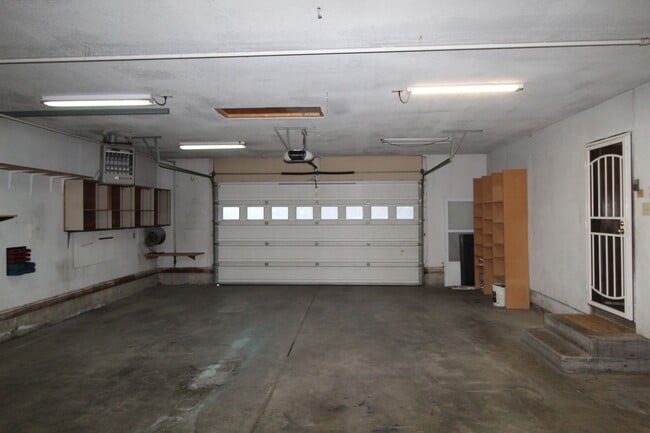 Building Photo - 6903 N Cincinnati St