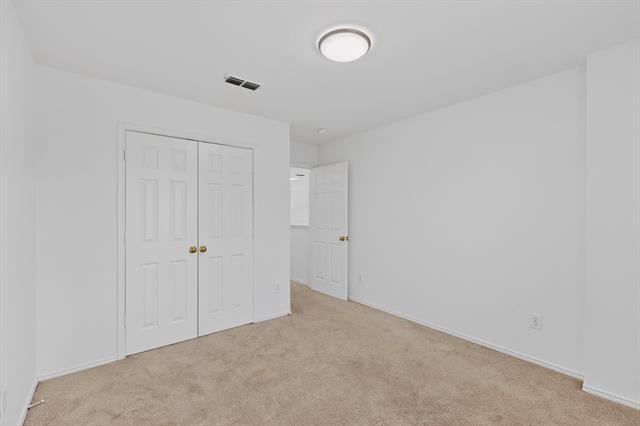 Building Photo - 2050 Ashbourne Dr