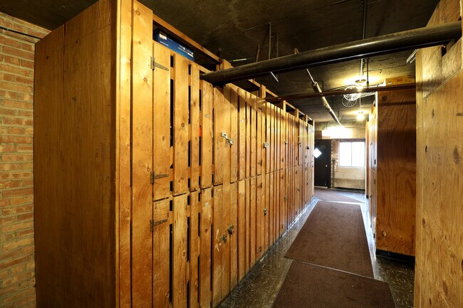 Building Photo - 6040 N Troy St